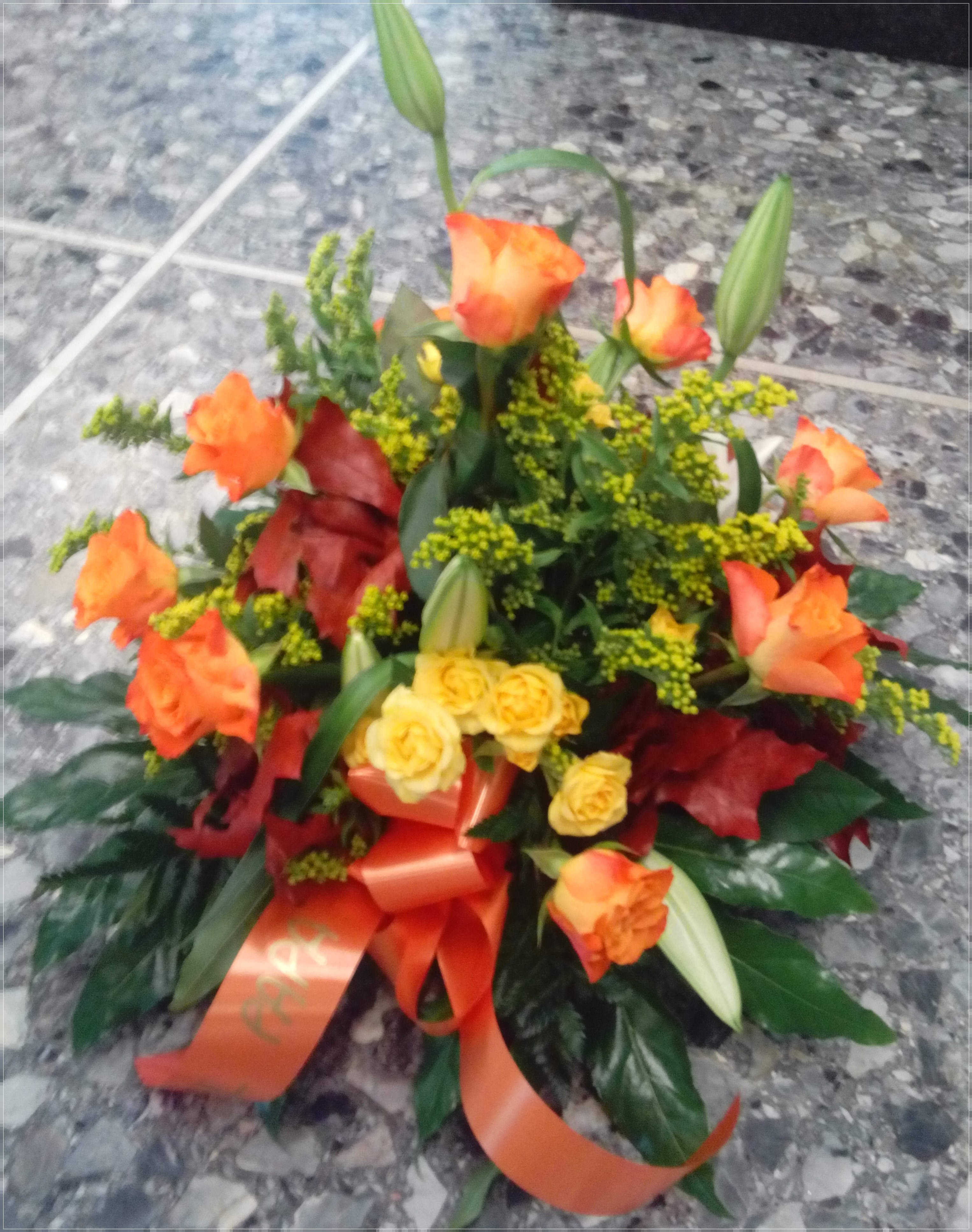 Composizione fiori misti in ciottola Pensiero